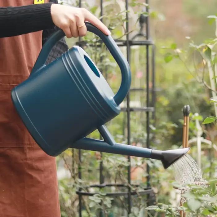 Arrosoir en plastique pour plantes de jardin