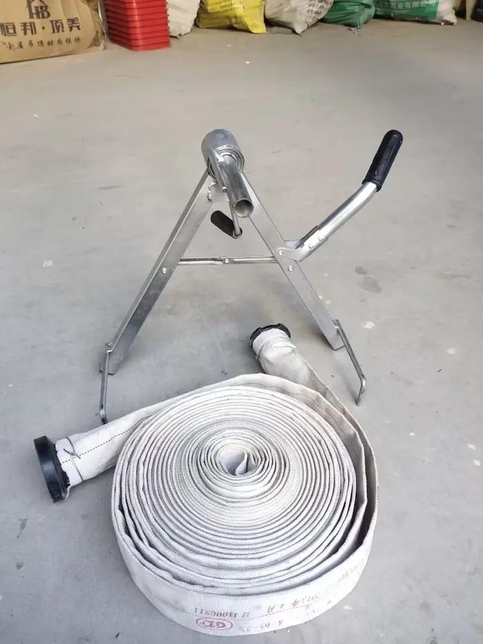 Enrouleur de tuyau d'eau agricole pliable
