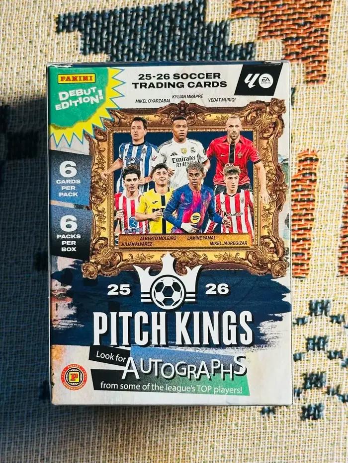 Authentique Panini Pitch Kings La Liga Soccer Hobby International Box 2025-26 – 6 cartes par pack, 6 packs par boîte – Collection Décoration