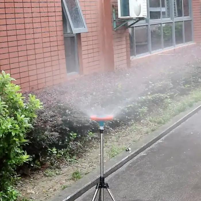 Arroseur d'eau rotatif à trois bras