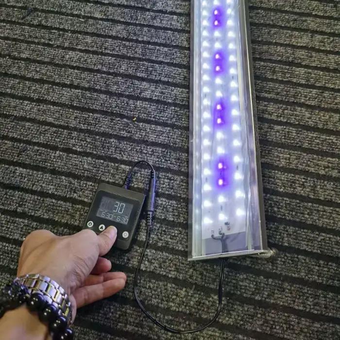 Minuterie et variateur de lumière d'aquarium