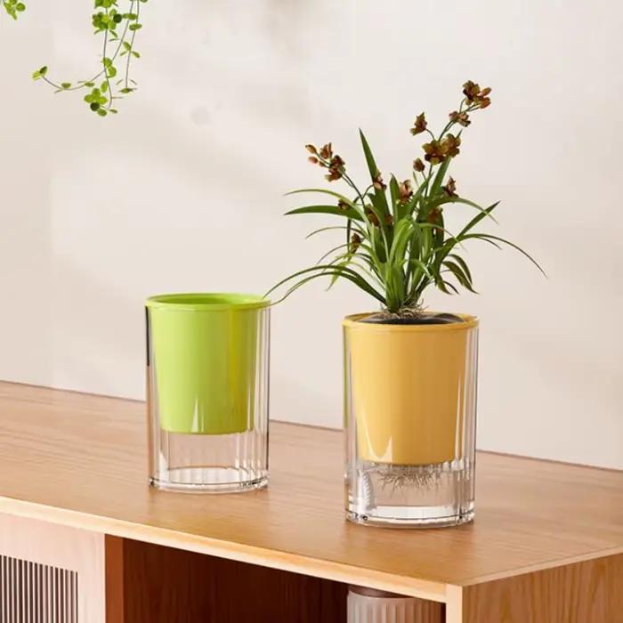 Pot auto-arrosant avec trou de drainage