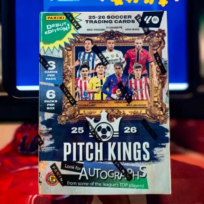 Authentique Panini Pitch Kings La Liga Soccer Hobby International Box 2025-26 – 6 cartes par pack, 6 packs par boîte – Collection Décoration
