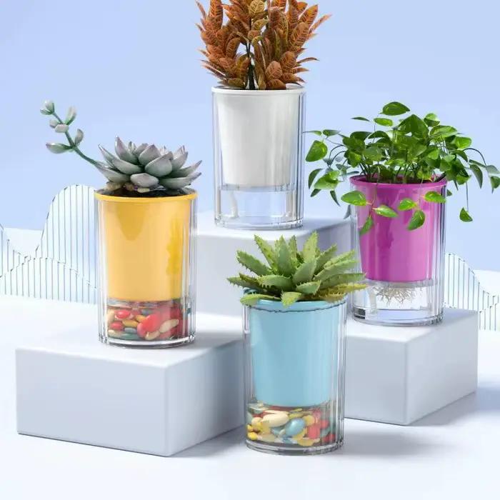 Pot auto-arrosant avec trou de drainage