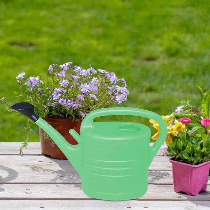 Arrosoir de jardin avec longue poignée à bouche