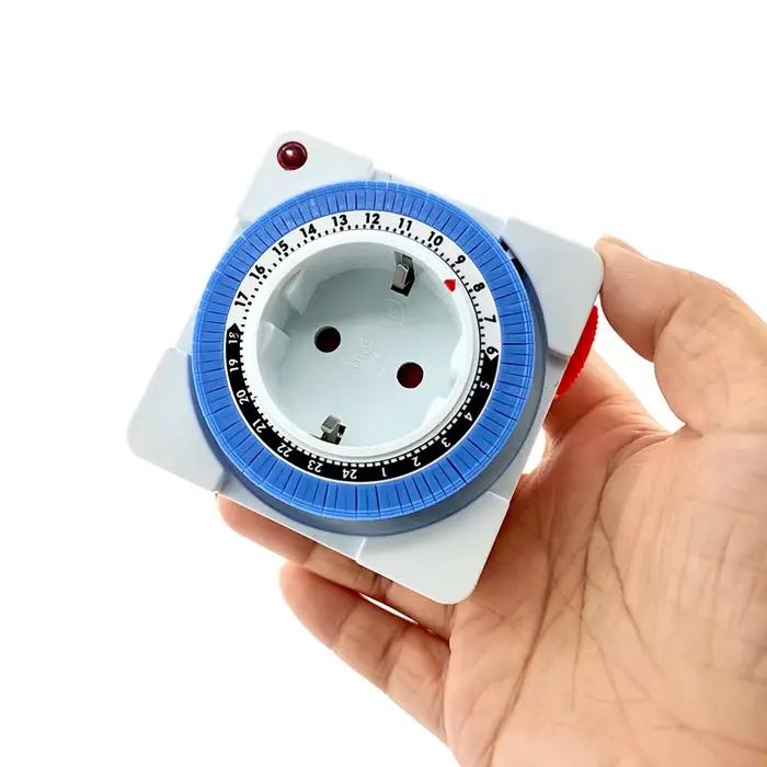 Minuteur programmable mécanique EU 24 heures avec prise de courant