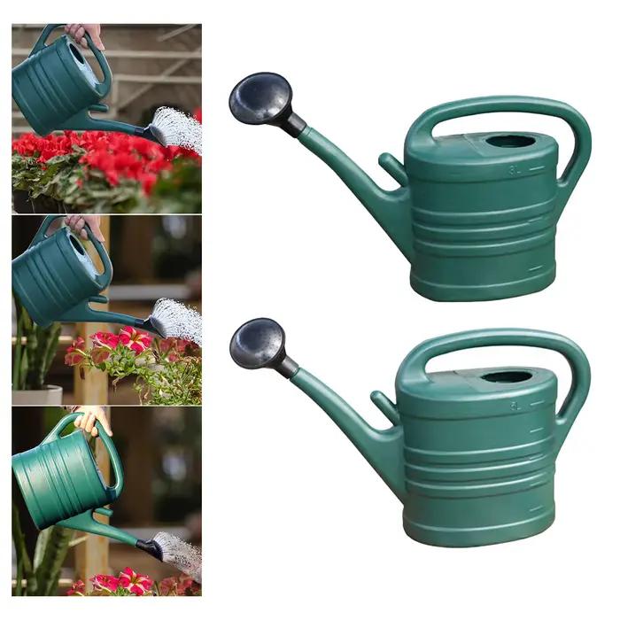 Arrosoir de jardin avec poignée
