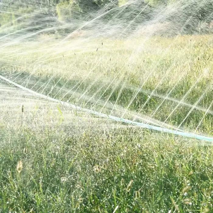 Tuyau d'arrosage goutte-à-goutte avec pulvérisateur pour système d'irrigation de jardin et pelouse