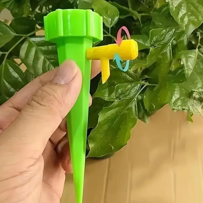 Kit d'arrosage goutte-à-goutte réglable pour plantes d'intérieur et extérieures en plastique vert ou bleu adaptable à divers types de plantes et bouteilles